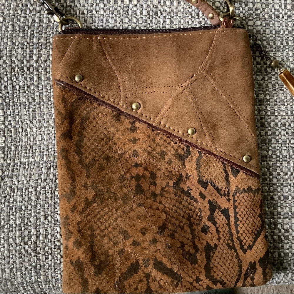 Van & Co. crossbody
